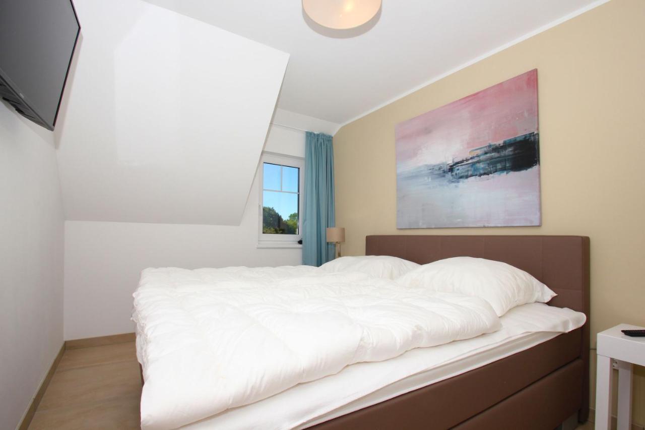 Rex Rugia: Beachside Apartment with Balcony and Spa Access Lobbe Exterior photo