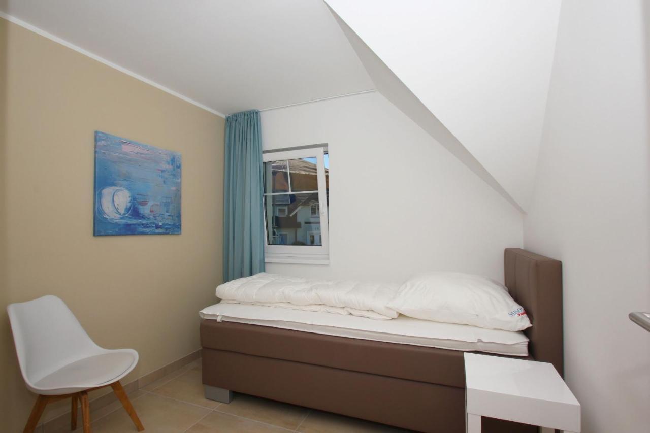Rex Rugia: Beachside Apartment with Balcony and Spa Access Lobbe Exterior photo
