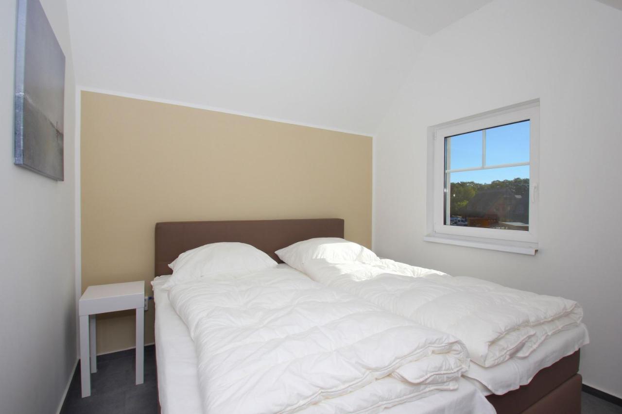 Rex Rugia: Beachside Apartment with Balcony and Spa Access Lobbe Exterior photo