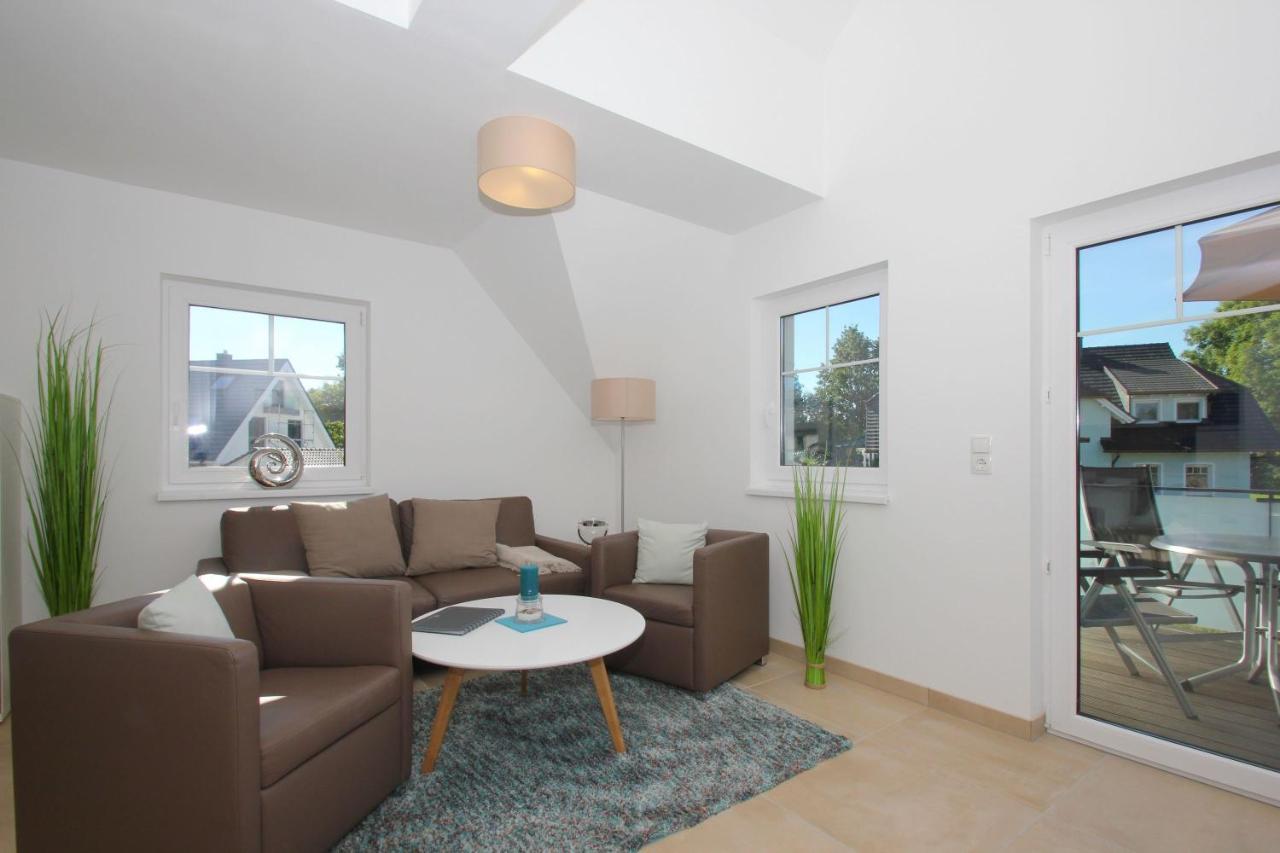 Rex Rugia: Beachside Apartment with Balcony and Spa Access Lobbe Exterior photo